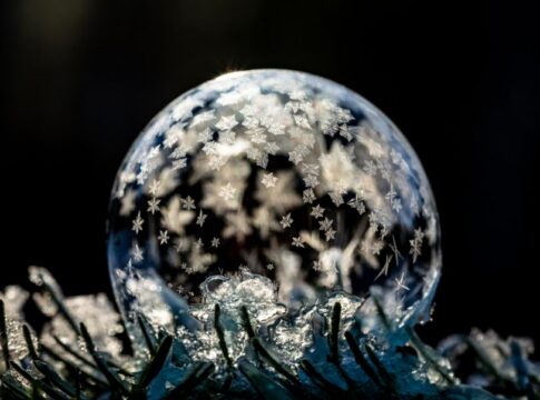 7 Strange Facts About How Snowflakes Form Unique Shapes — Odd Science/Facts trivia by Trivia Daily
