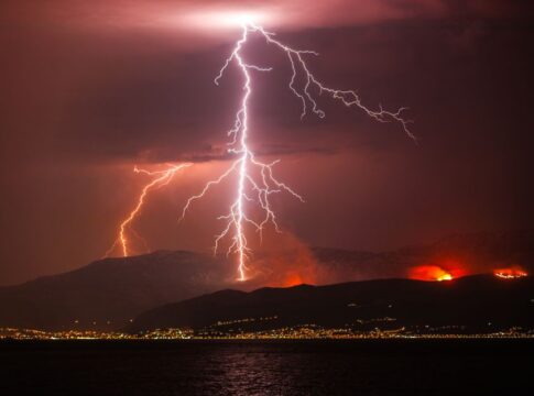 7 Bizarre Facts About How Lightning Strikes the Earth — Odd Science/Facts trivia by Trivia Daily