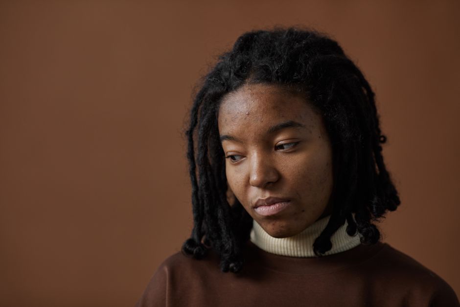 Why Hair Turns Gray: The Melanin Depletion Science