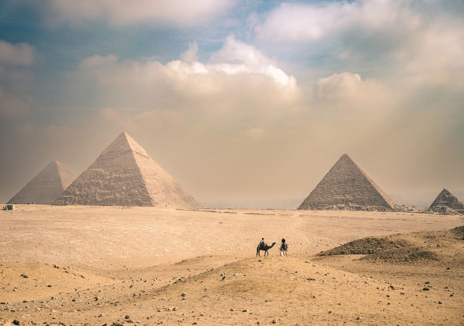 9 Surprising Facts About Cleopatra Living After Pyramids