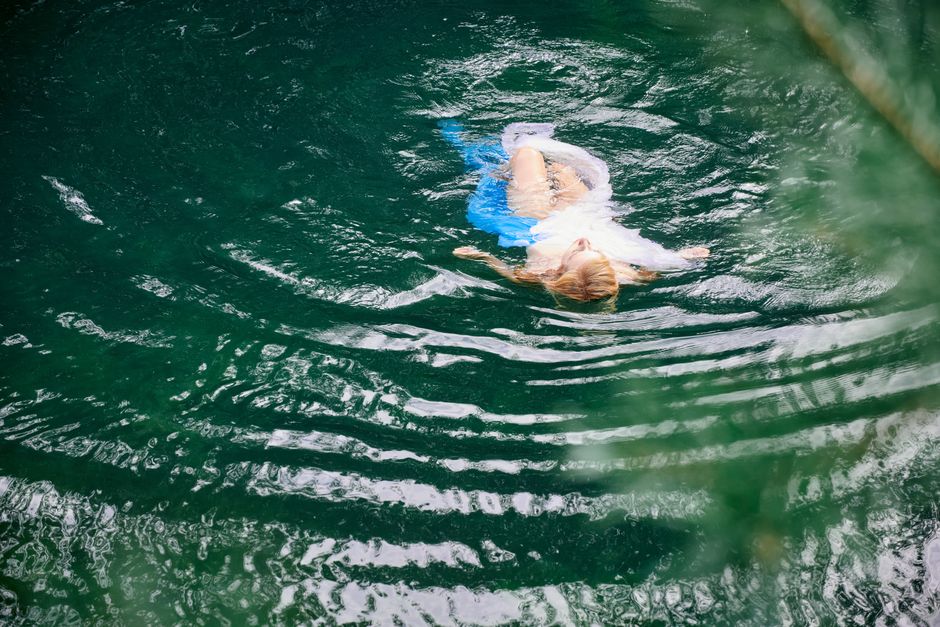 Why Dead Bodies Float After Days Underwater: Science